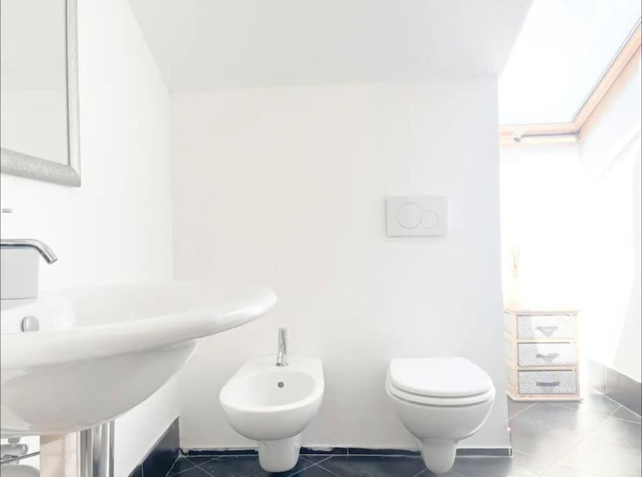 Apartamento Mansarda Vista Mare A Zinola Savona Exterior foto